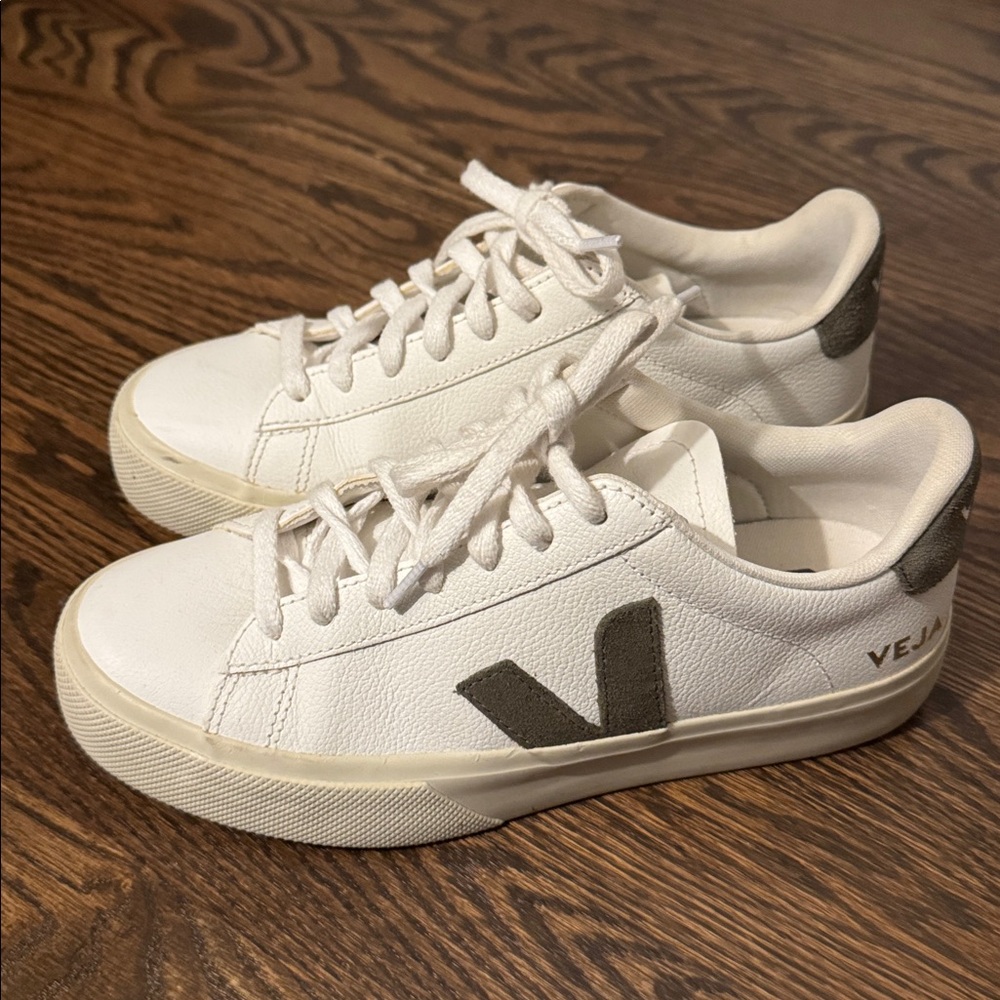 Veja Women’s Sneakers Size 37 (6) Olive Suede